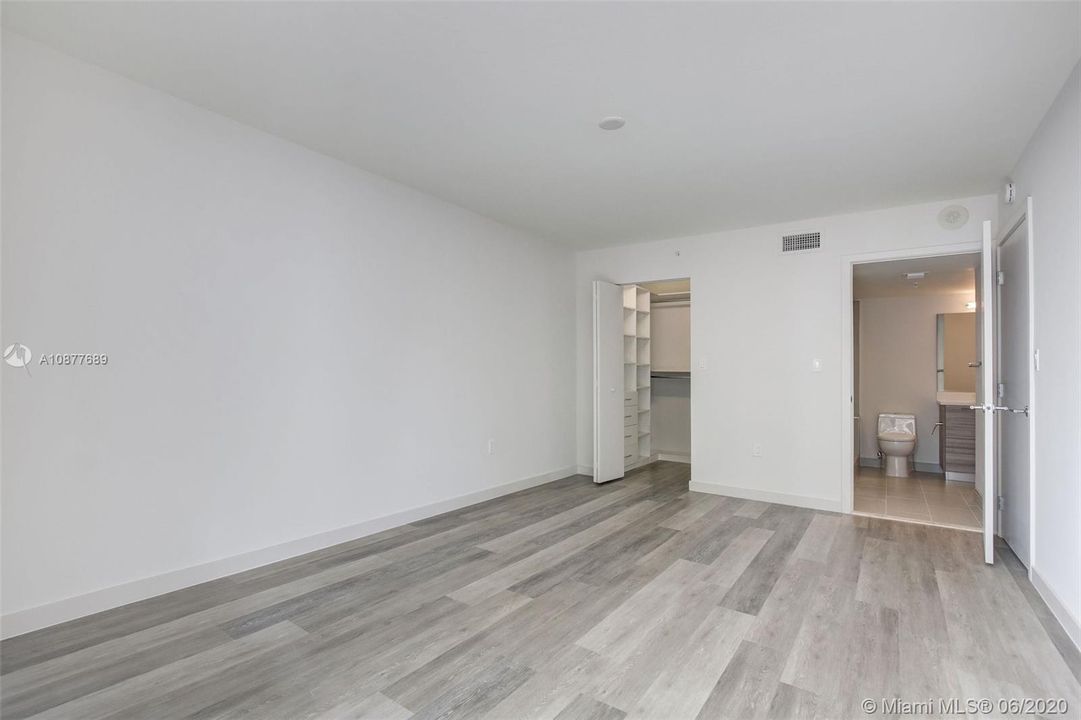 Recently Rented: $2,255 (1 beds, 1 baths, 842 Square Feet)
