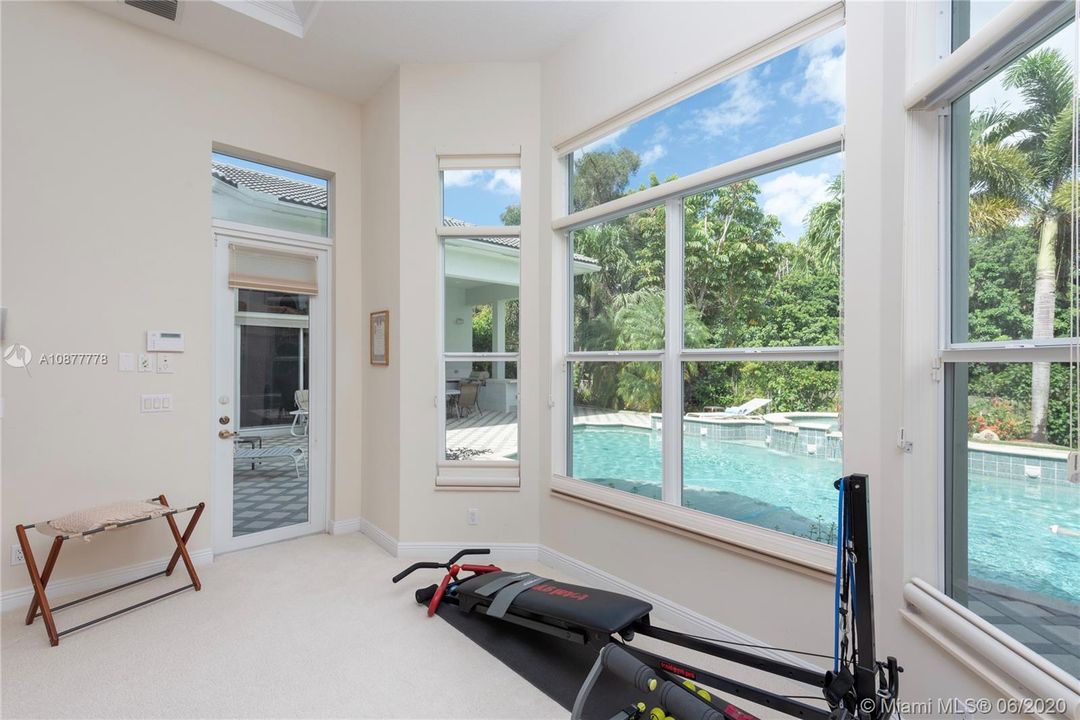 Vendido Recientemente: $939,000 (4 camas, 4 baños, 4080 Pies cuadrados)