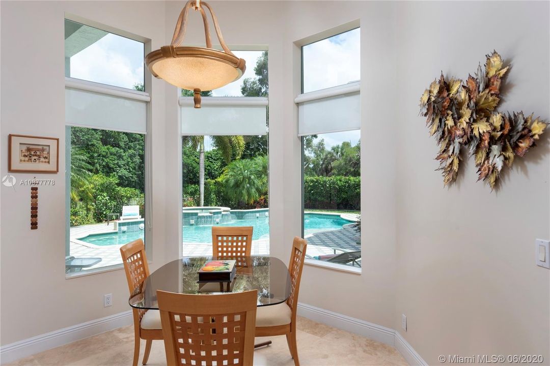 Vendido Recientemente: $939,000 (4 camas, 4 baños, 4080 Pies cuadrados)