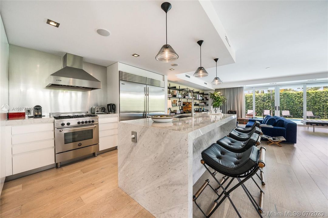 Недавно арендовано: $19,500 (5 спален, 5 ванн, 3814 Квадратных фут)