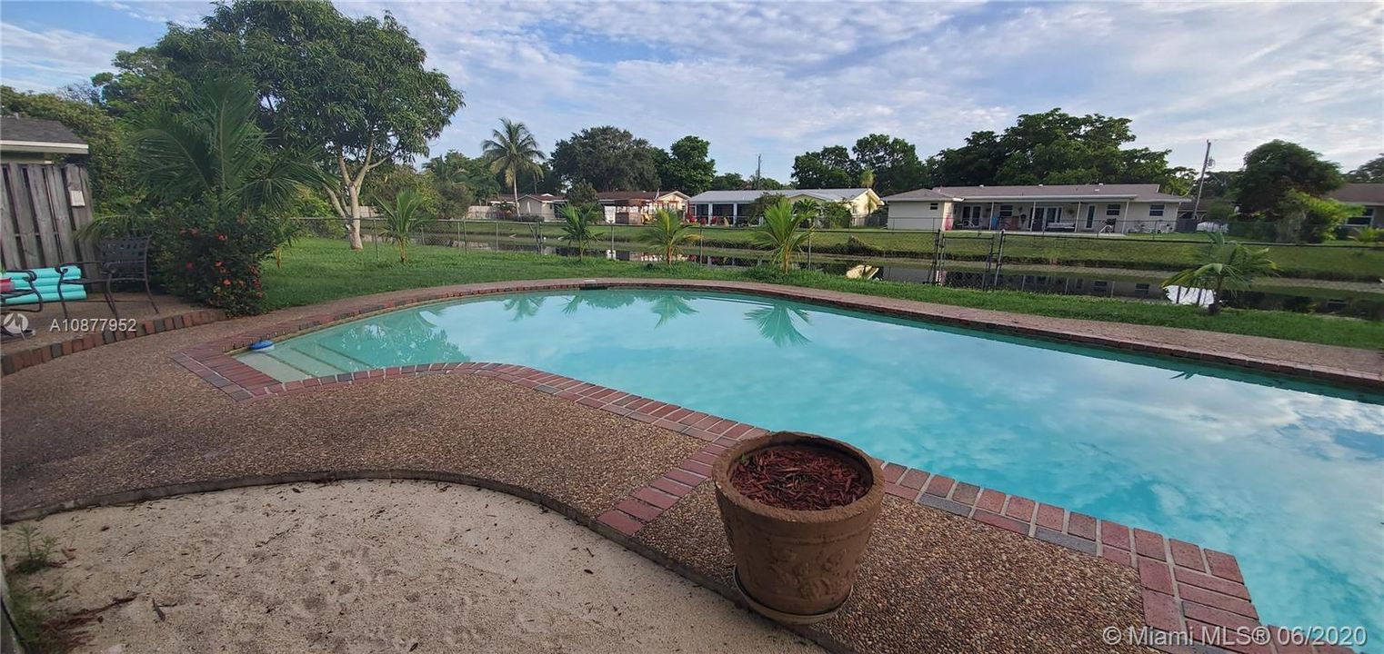 Vendido Recientemente: $394,500 (3 camas, 2 baños, 1518 Pies cuadrados)