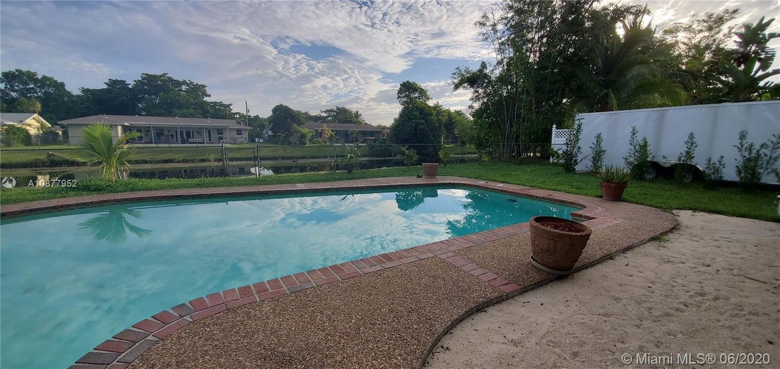 Vendido Recientemente: $394,500 (3 camas, 2 baños, 1518 Pies cuadrados)
