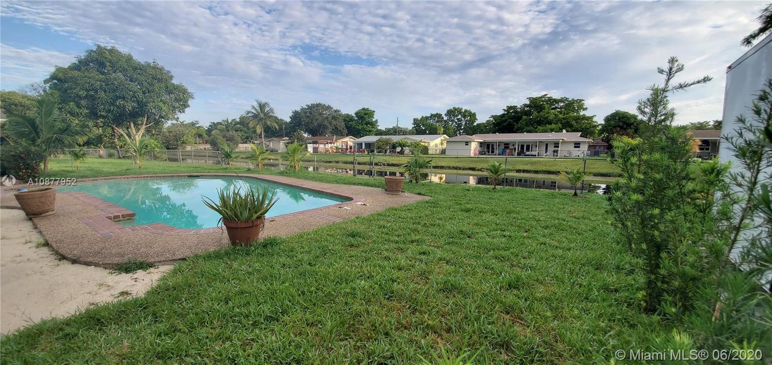 Vendido Recientemente: $394,500 (3 camas, 2 baños, 1518 Pies cuadrados)