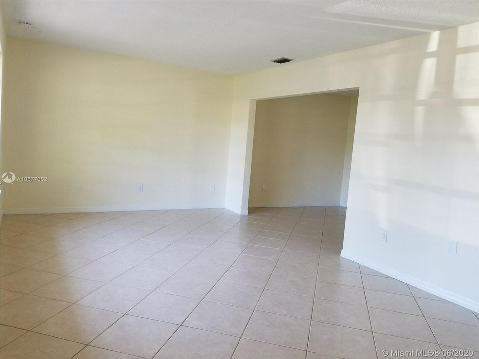 Vendido Recientemente: $394,500 (3 camas, 2 baños, 1518 Pies cuadrados)