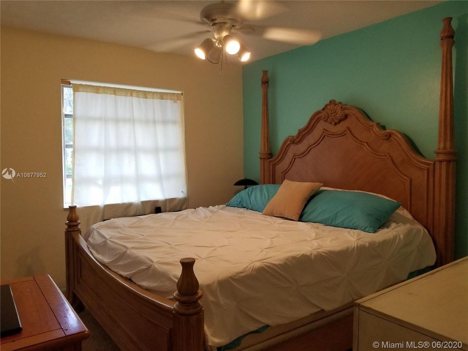 Vendido Recientemente: $394,500 (3 camas, 2 baños, 1518 Pies cuadrados)