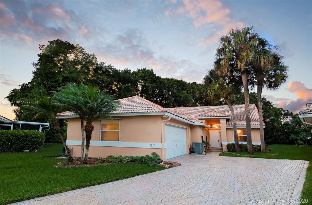 Recently Sold: $344,999 (3 beds, 2 baths, 1888 Square Feet)