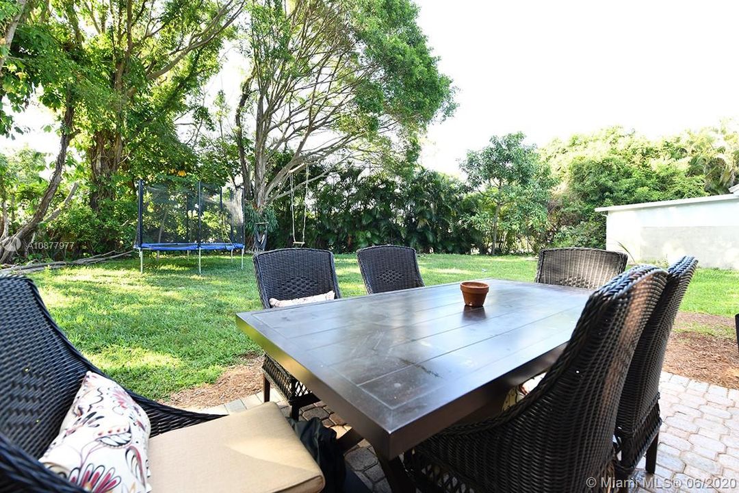 Recently Sold: $344,999 (3 beds, 2 baths, 1888 Square Feet)