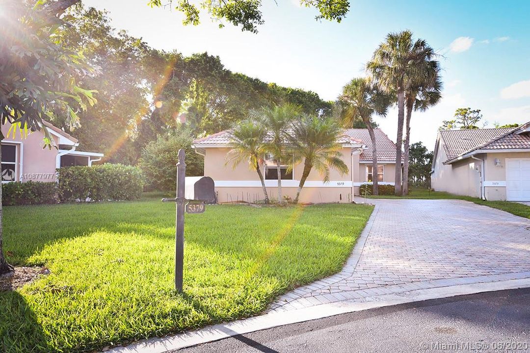 Recently Sold: $344,999 (3 beds, 2 baths, 1888 Square Feet)