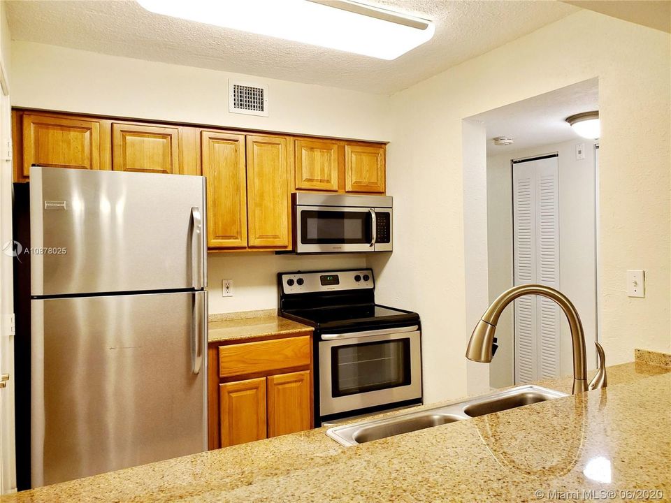 Recently Rented: $1,375 (1 beds, 1 baths, 1000 Square Feet)