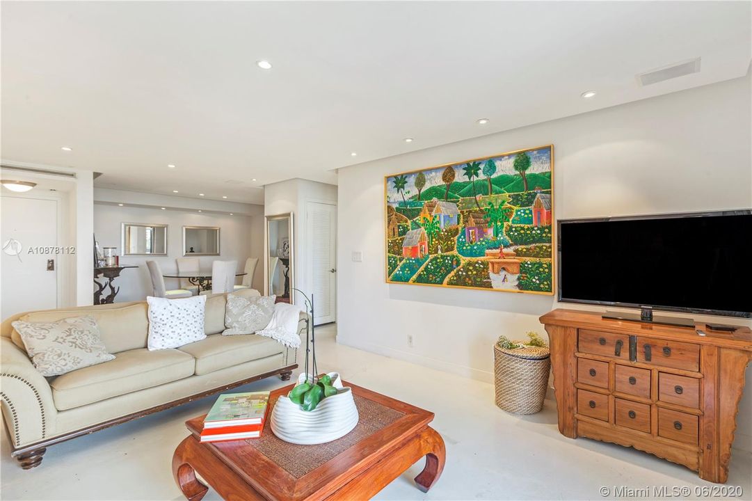 Recently Sold: $425,000 (1 beds, 1 baths, 1114 Square Feet)