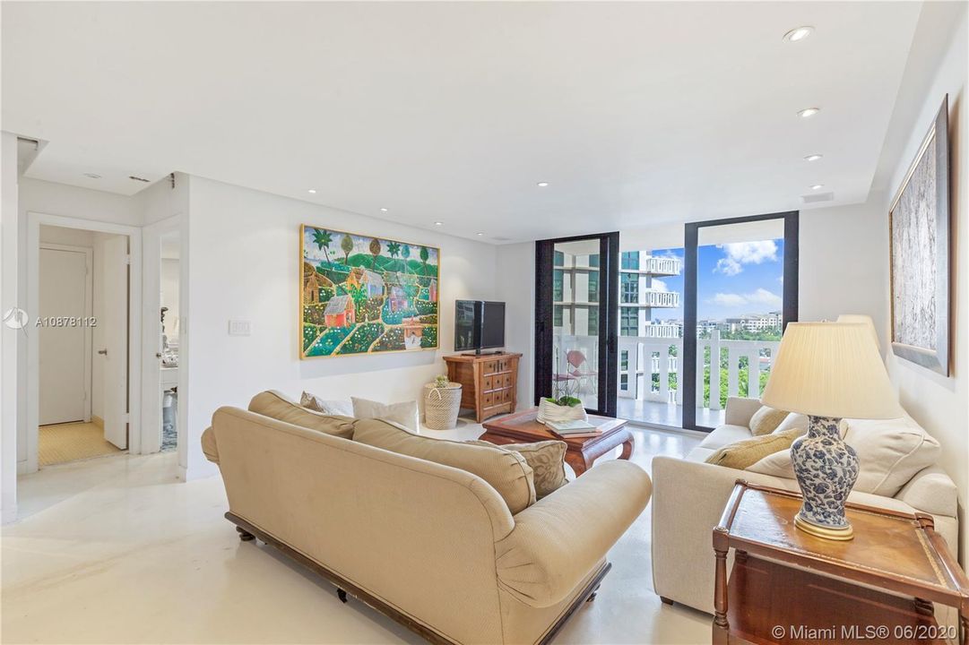 Recently Sold: $425,000 (1 beds, 1 baths, 1114 Square Feet)