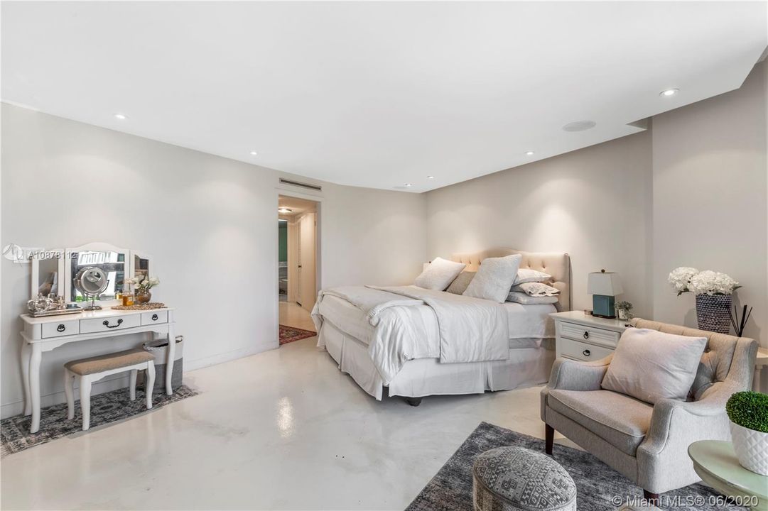 Recently Sold: $425,000 (1 beds, 1 baths, 1114 Square Feet)