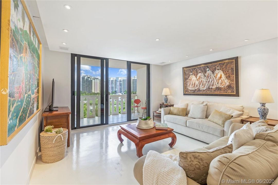 Recently Sold: $425,000 (1 beds, 1 baths, 1114 Square Feet)