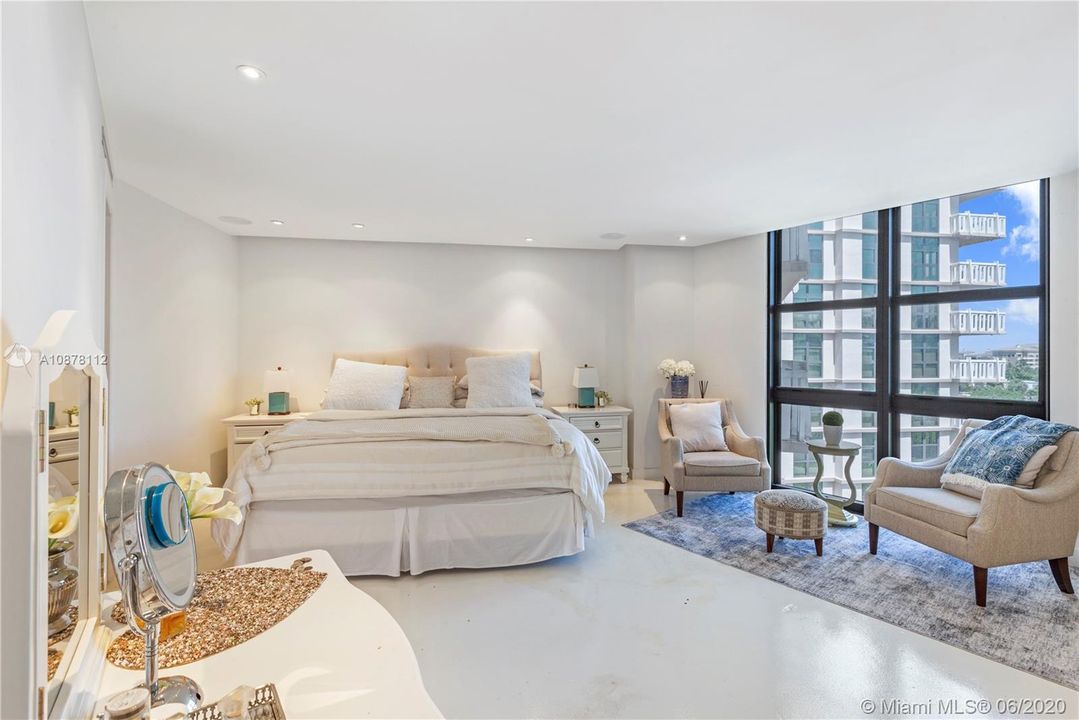 Recently Sold: $425,000 (1 beds, 1 baths, 1114 Square Feet)