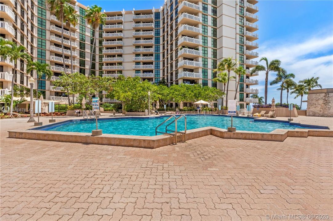 Recently Sold: $425,000 (1 beds, 1 baths, 1114 Square Feet)