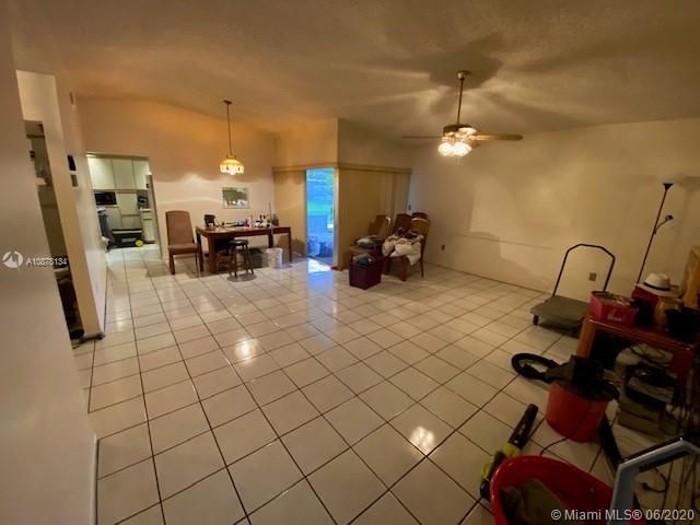 Vendido Recientemente: $285,000 (3 camas, 2 baños, 1237 Pies cuadrados)
