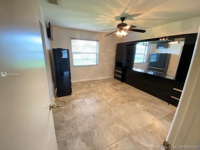 Vendido Recientemente: $285,000 (3 camas, 2 baños, 1237 Pies cuadrados)