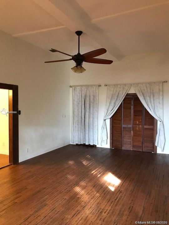 Recently Sold: $485,000 (3 beds, 2 baths, 1754 Square Feet)