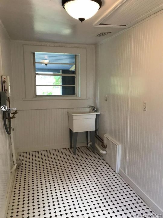 Recently Sold: $485,000 (3 beds, 2 baths, 1754 Square Feet)