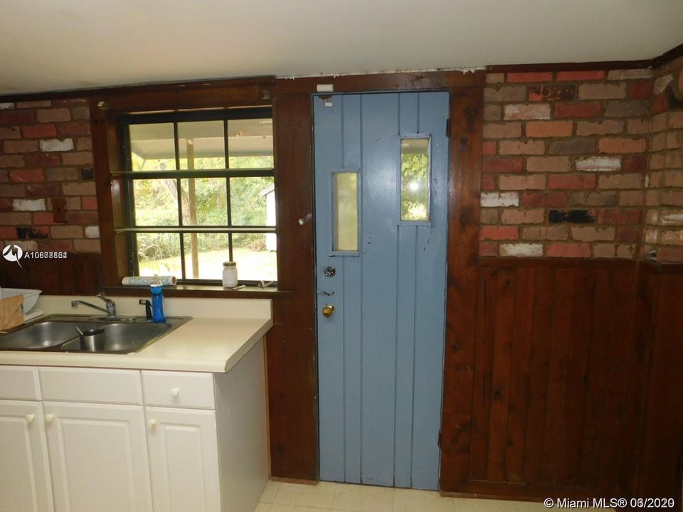 Recently Sold: $485,000 (3 beds, 2 baths, 1754 Square Feet)