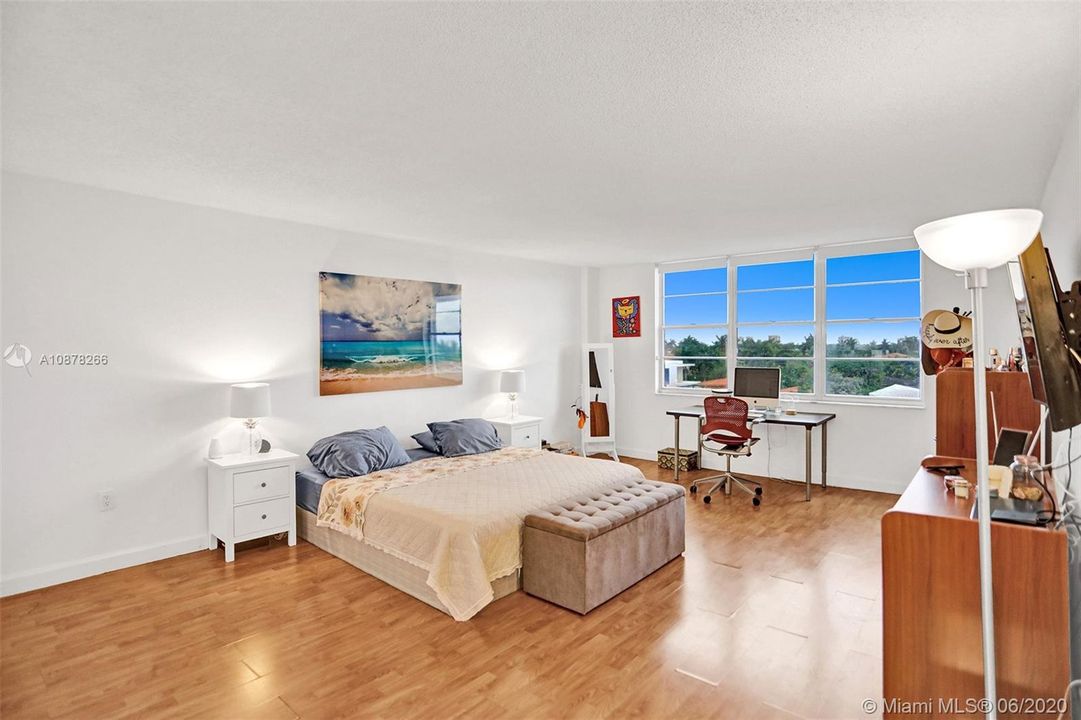 Recently Sold: $367,000 (2 beds, 2 baths, 1484 Square Feet)
