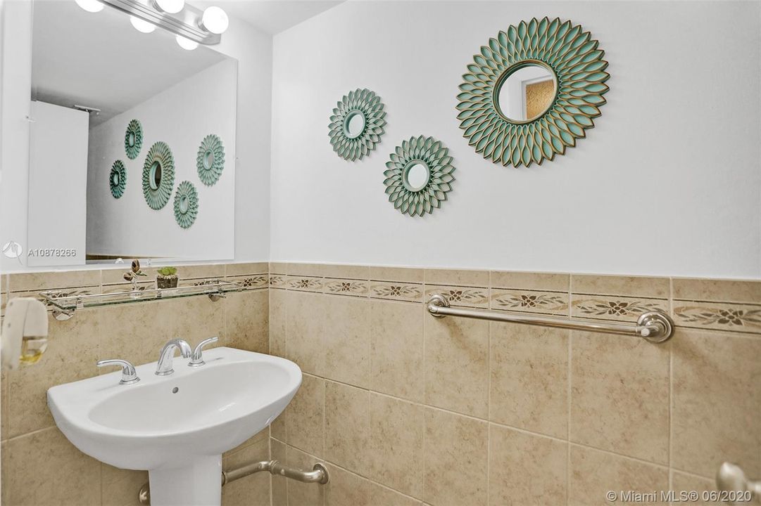 Recently Sold: $367,000 (2 beds, 2 baths, 1484 Square Feet)
