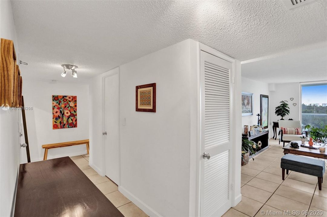 Recently Sold: $367,000 (2 beds, 2 baths, 1484 Square Feet)