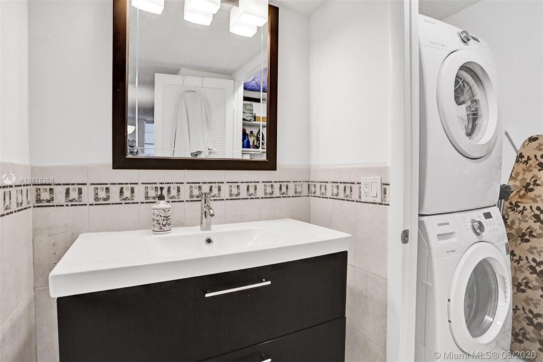 Recently Sold: $367,000 (2 beds, 2 baths, 1484 Square Feet)