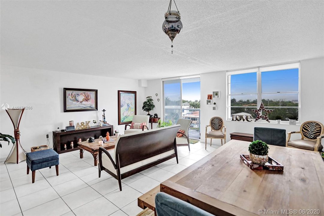 Recently Sold: $367,000 (2 beds, 2 baths, 1484 Square Feet)