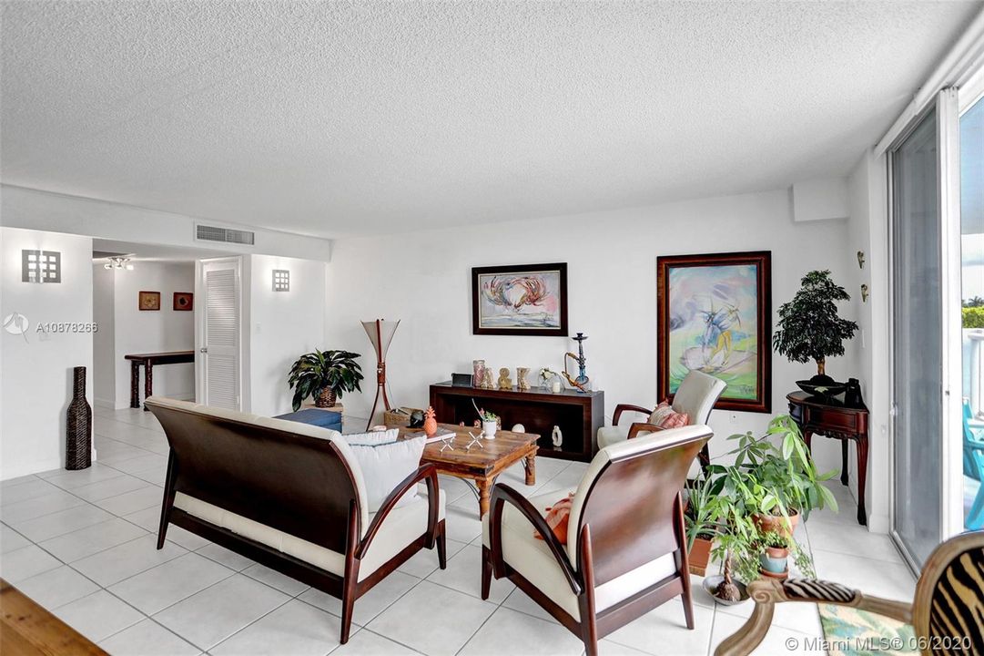 Recently Sold: $367,000 (2 beds, 2 baths, 1484 Square Feet)