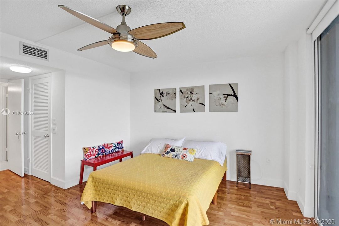 Recently Sold: $367,000 (2 beds, 2 baths, 1484 Square Feet)