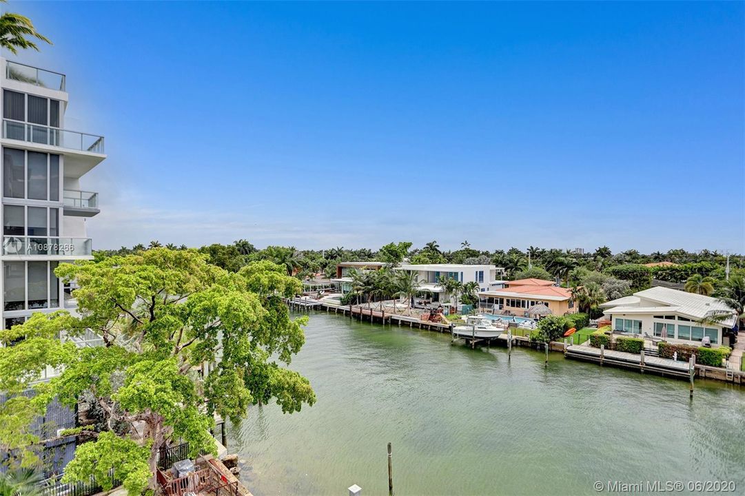 Recently Sold: $367,000 (2 beds, 2 baths, 1484 Square Feet)