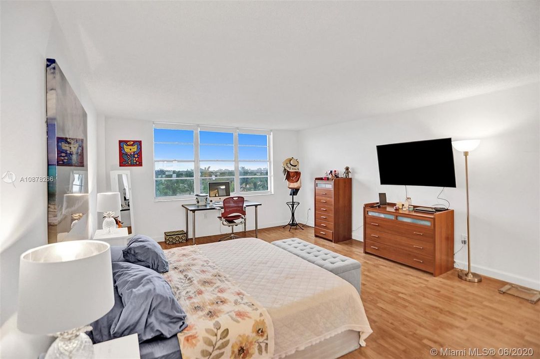 Recently Sold: $367,000 (2 beds, 2 baths, 1484 Square Feet)
