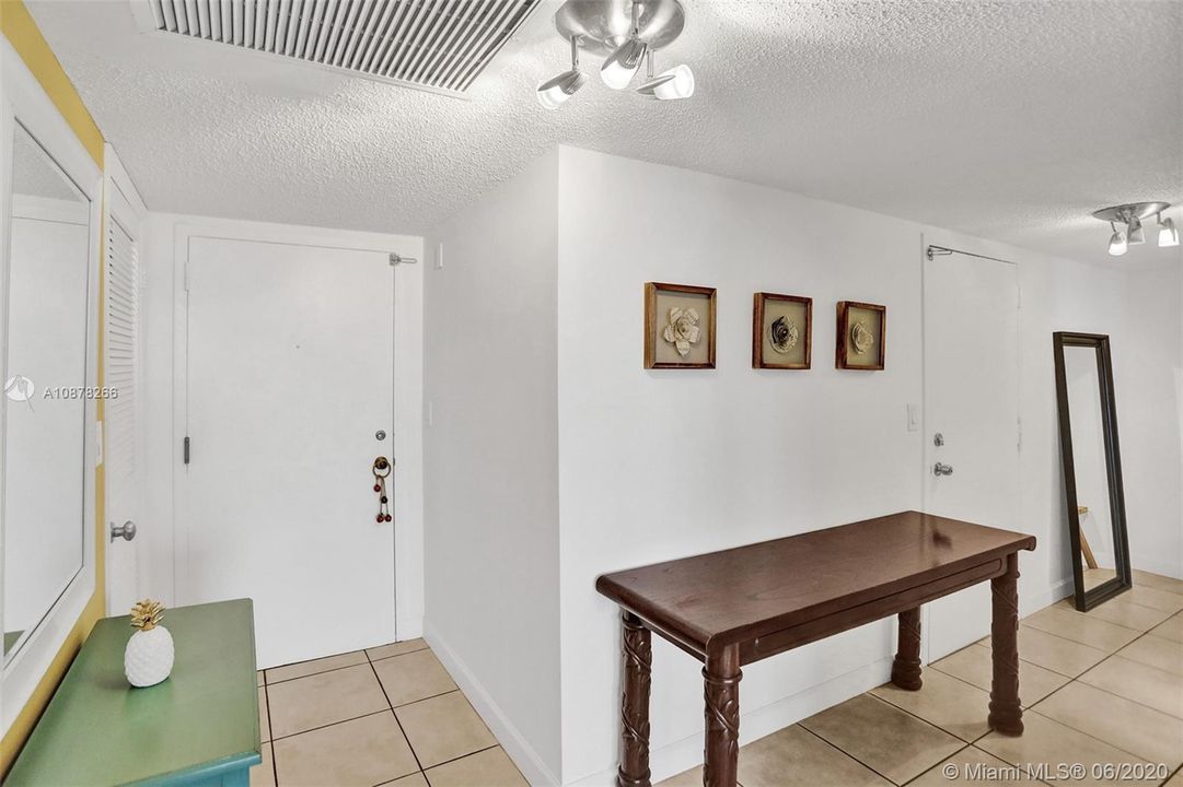 Recently Sold: $367,000 (2 beds, 2 baths, 1484 Square Feet)