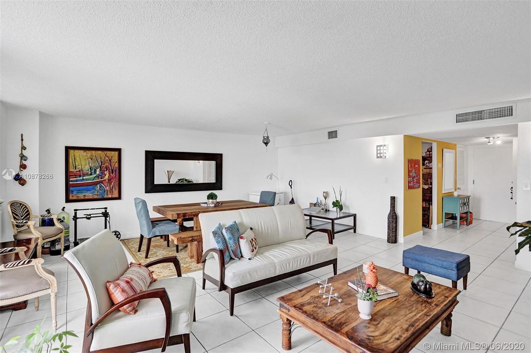 Recently Sold: $367,000 (2 beds, 2 baths, 1484 Square Feet)