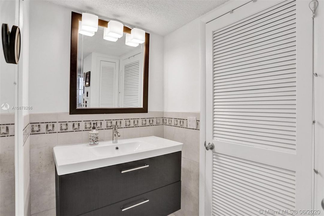 Recently Sold: $367,000 (2 beds, 2 baths, 1484 Square Feet)