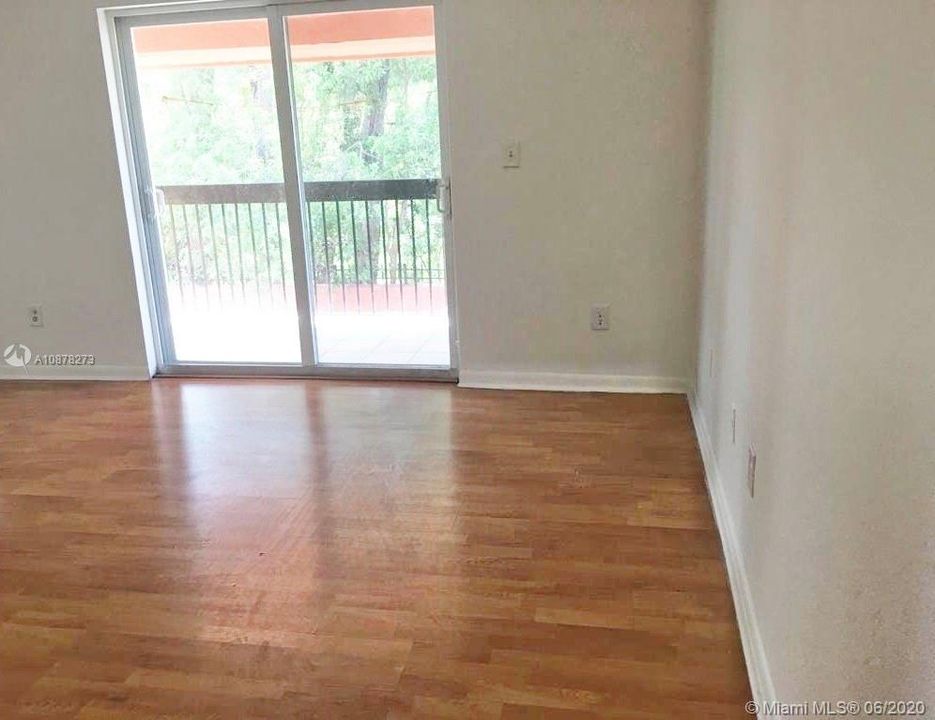 Recientemente alquilado: $1,550 (3 camas, 2 baños, 1085 Pies cuadrados)