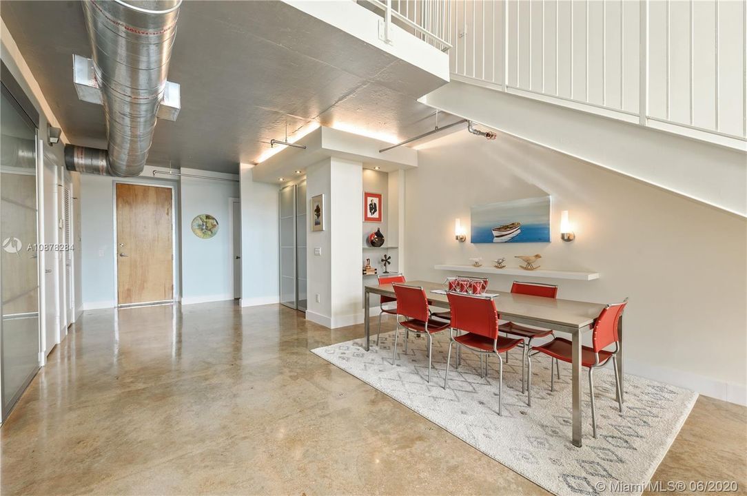 Foyer / Dining Room
