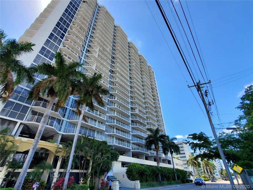 Recently Rented: $2,000 (2 beds, 2 baths, 1030 Square Feet)