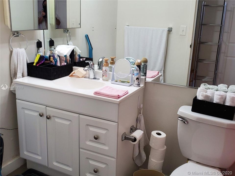 Recently Rented: $2,000 (2 beds, 2 baths, 1030 Square Feet)