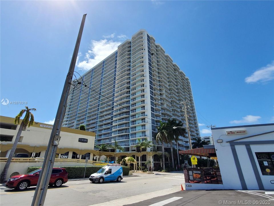 Recently Rented: $2,000 (2 beds, 2 baths, 1030 Square Feet)