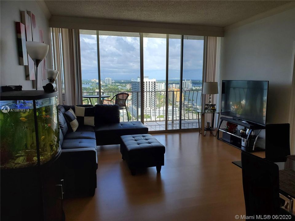 Recently Rented: $2,000 (2 beds, 2 baths, 1030 Square Feet)