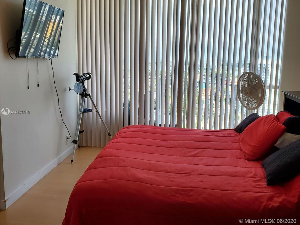 Recently Rented: $2,000 (2 beds, 2 baths, 1030 Square Feet)