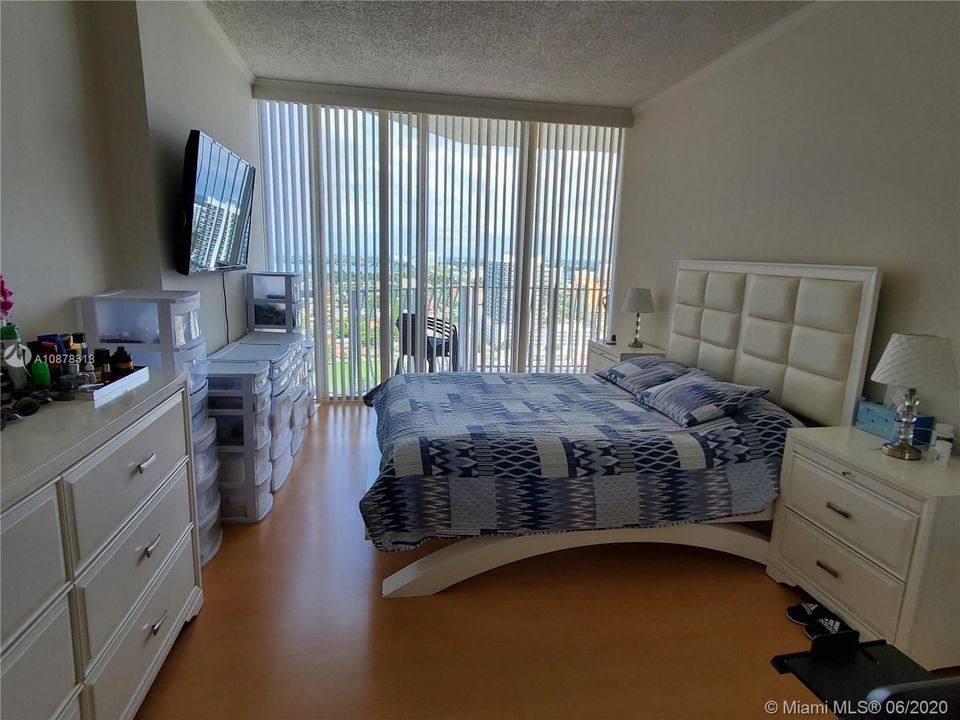 Recently Rented: $2,000 (2 beds, 2 baths, 1030 Square Feet)