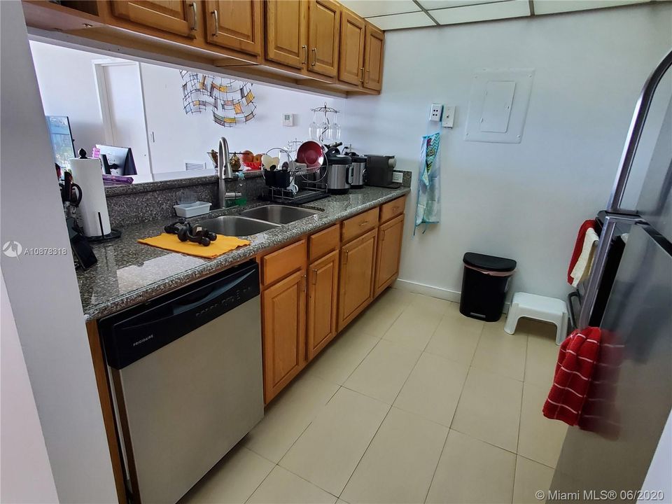 Recently Rented: $2,000 (2 beds, 2 baths, 1030 Square Feet)