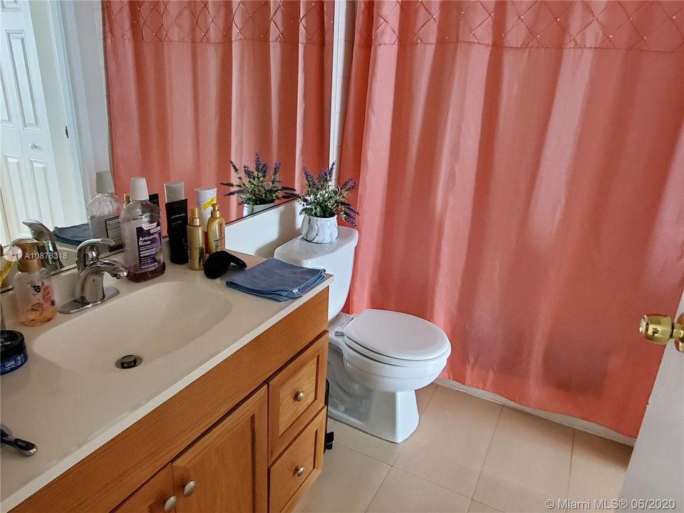 Recently Rented: $2,000 (2 beds, 2 baths, 1030 Square Feet)