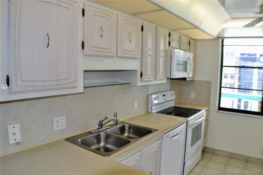 Vendido Recientemente: $574,900 (2 camas, 2 baños, 1230 Pies cuadrados)