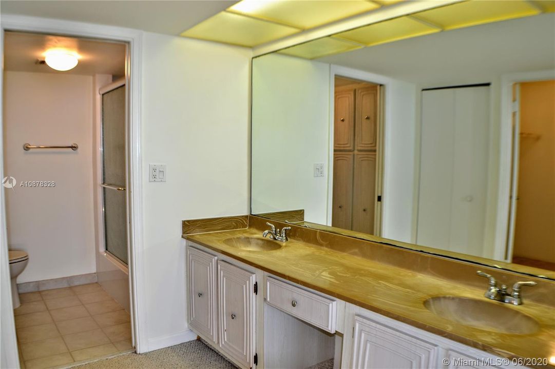 Vendido Recientemente: $574,900 (2 camas, 2 baños, 1230 Pies cuadrados)