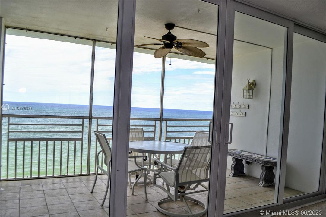 Vendido Recientemente: $574,900 (2 camas, 2 baños, 1230 Pies cuadrados)