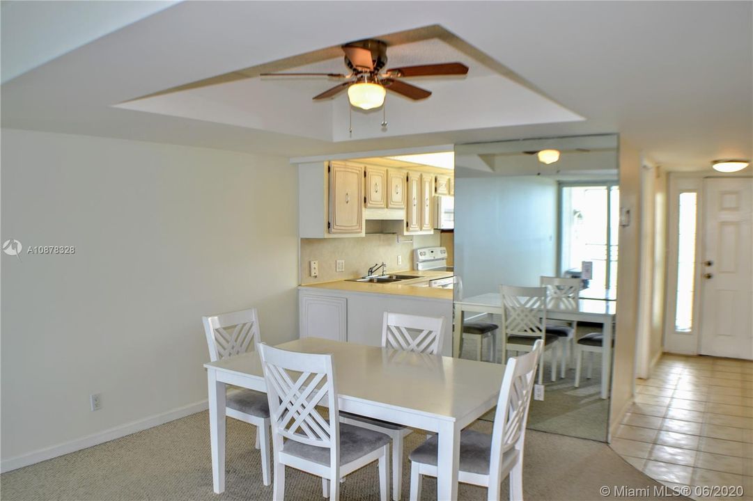 Vendido Recientemente: $574,900 (2 camas, 2 baños, 1230 Pies cuadrados)